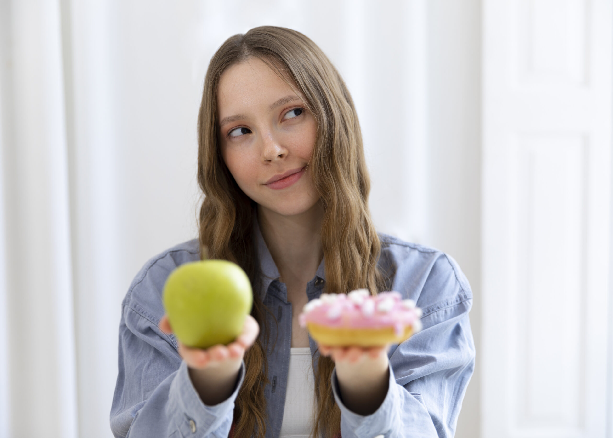 woman-with-doughnut-apple